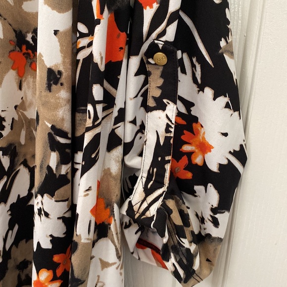 BCBG Maxazria 3/4 Sleeve Floral Print Top With Gold Snap Front Size XL - Picture 6 of 11